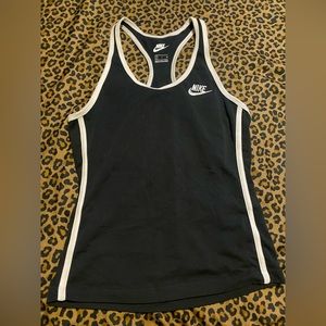 Nike small black and white top